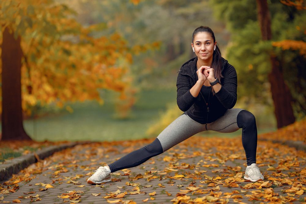 sports-girl-black-top-training-autumn-park(1)